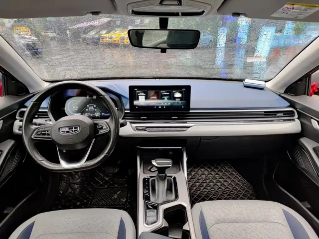 Geely Emgrand — Фото автомобиля 10