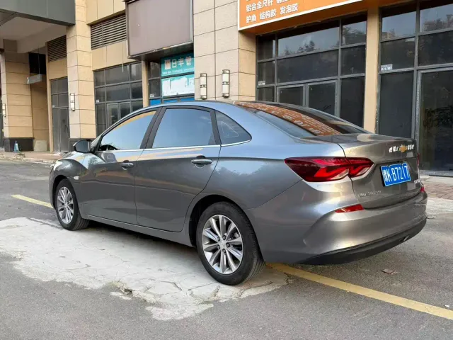 Chevrolet Monza — Фото автомобиля 4