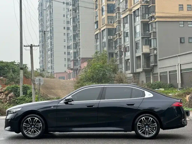 BMW 5 Series — Фото автомобиля 8