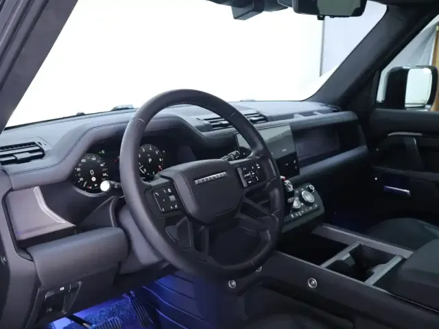 Land Rover Defender — Фото автомобиля 11