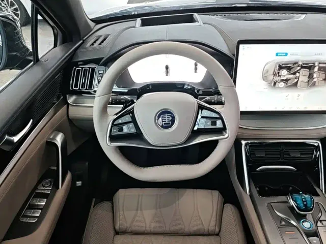 BYD Tang — Фото автомобиля 10
