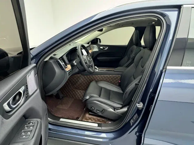 Volvo XC60 — Фото автомобиля 15