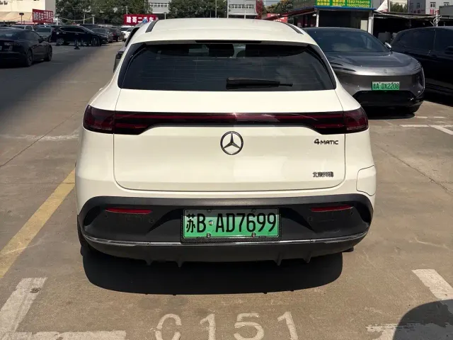 Mercedes-Benz EQC — Фото автомобиля 4