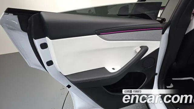 Tesla Model Y — Фото автомобиля 14