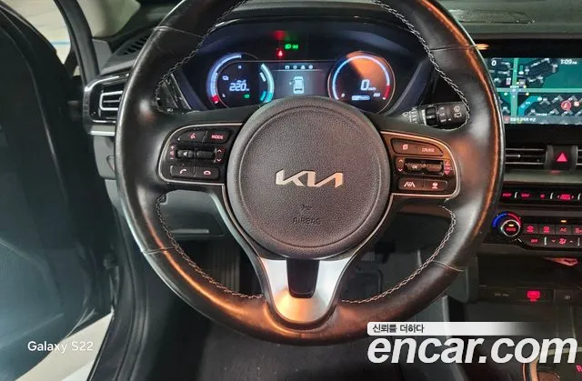 Kia Niro — Фото автомобиля 13