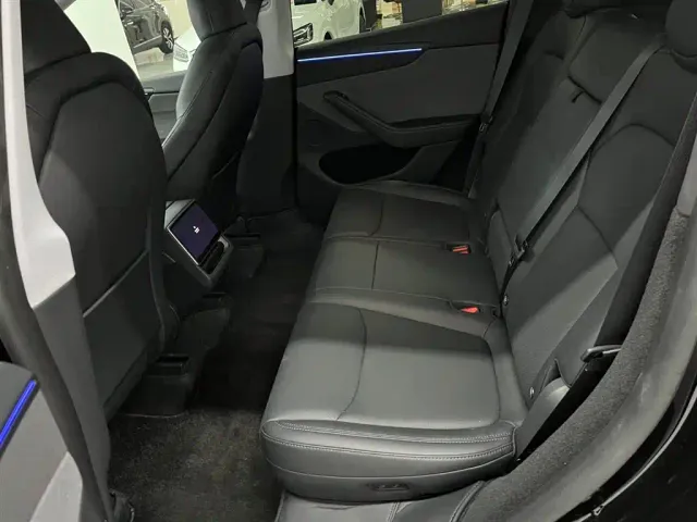 Tesla Model Y — Фото автомобиля 9