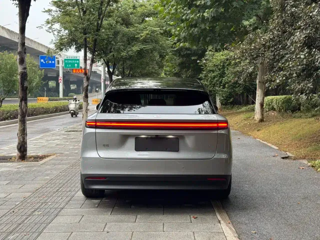 Li Auto i6 — Фото автомобиля 7
