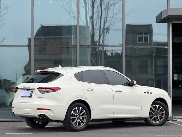 Maserati Levante — Фото автомобиля 5