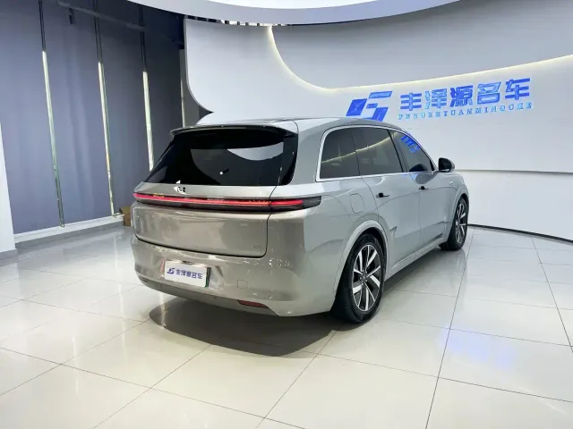 Li Auto L8 — Фото автомобиля 4
