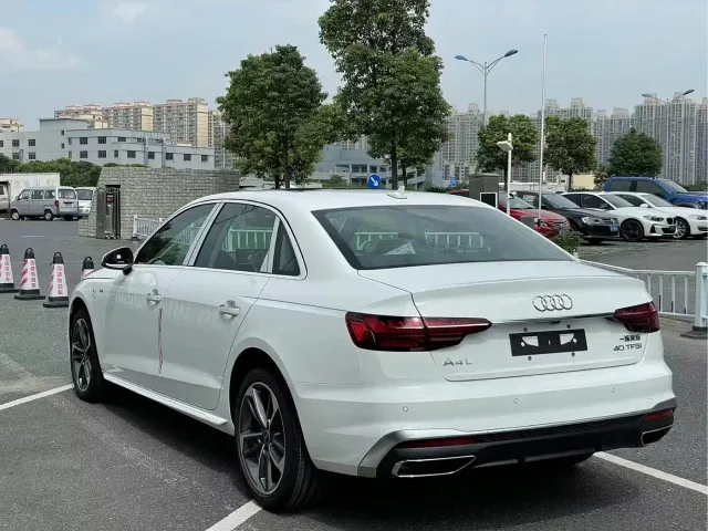Audi A4L — Фото автомобиля 8