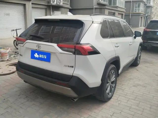 Toyota RAV4 — Фото автомобиля 3