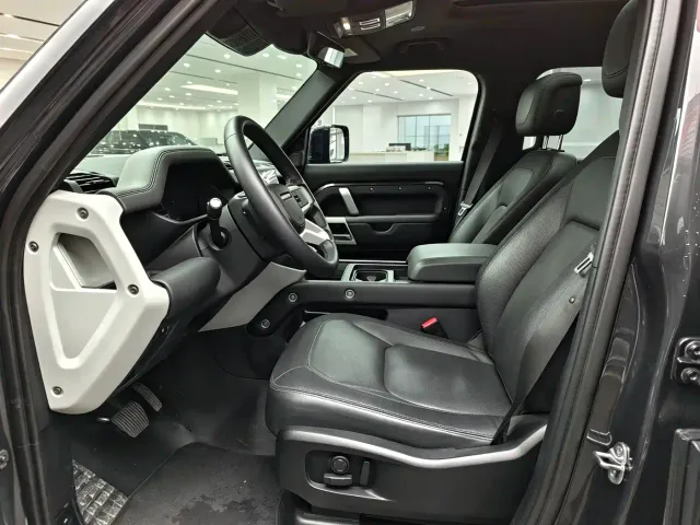 Land Rover Defender — Фото автомобиля 11