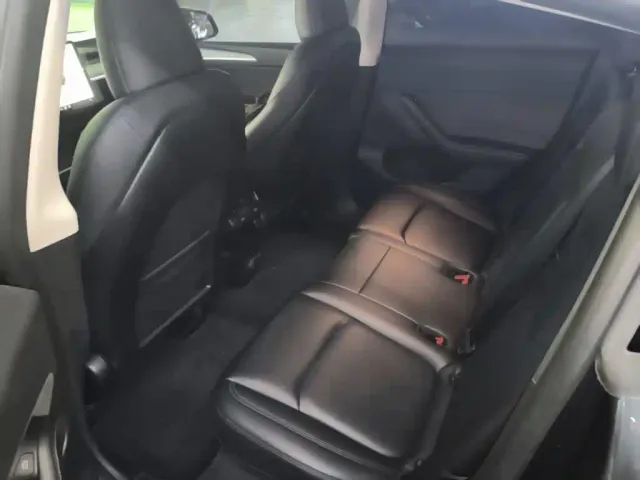 Tesla Model Y — Фото автомобиля 16