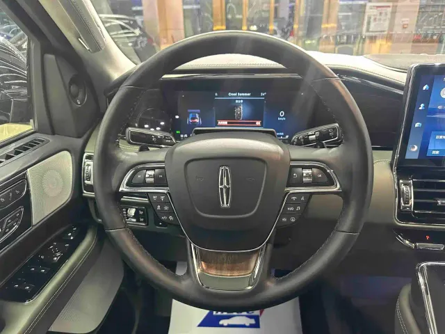 Lincoln Navigator — Фото автомобиля 6