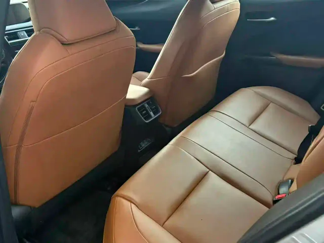 Lexus UX — Фото автомобиля 8