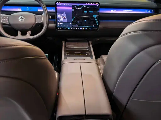 Nio ES8 — Фото автомобиля 6