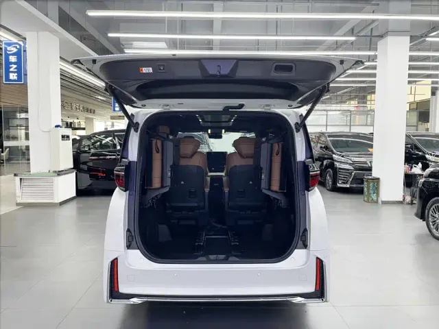 Toyota Vellfire — Фото автомобиля 15