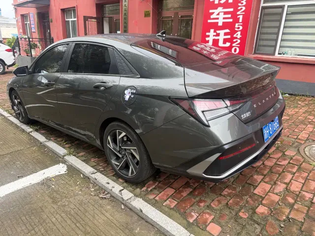 Hyundai Elantra — Фото автомобиля 4