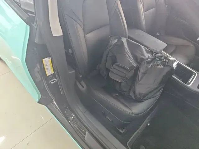Tesla Model 3 — Фото автомобиля 24