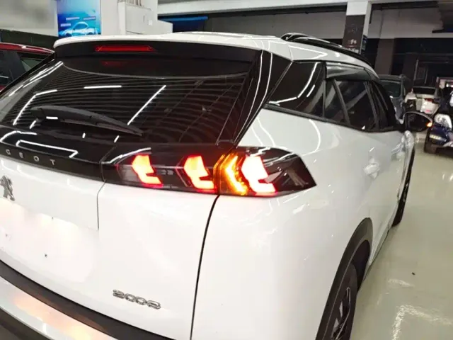Peugeot 2008 — Фото автомобиля 7