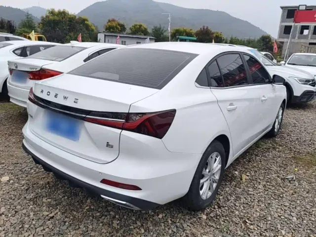 Roewe Roewe i5 2023 1.5L CVT Luxury Edition — Фото автомобиля 6