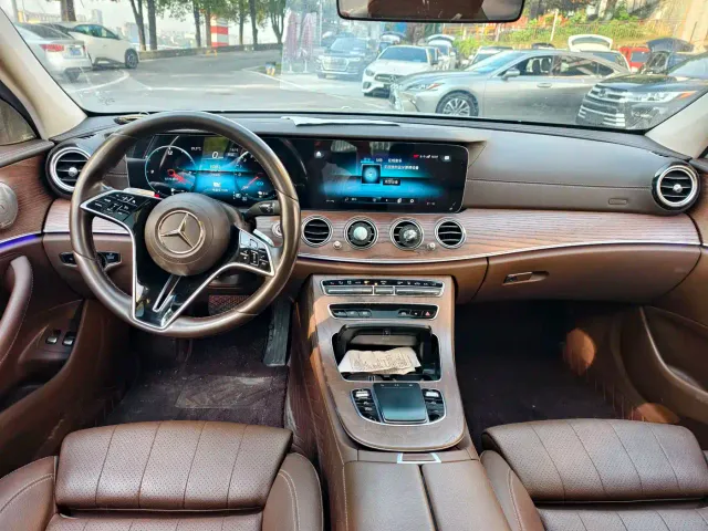 Mercedes-Benz E-Class — Фото автомобиля 5