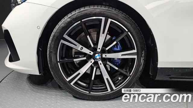 BMW 5-Series 5 серия (G60) 530i xDrive M Sport — Фото автомобиля 4