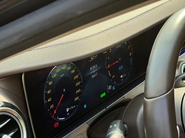 Mercedes-Benz E-Class — Фото автомобиля 14