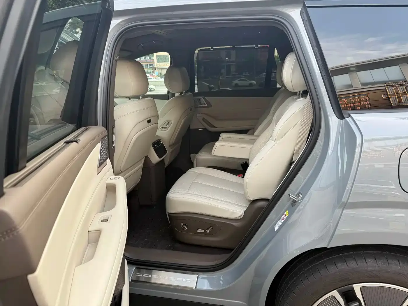 Denza Denza N8L 2025 Standard — Фото автомобиля 5