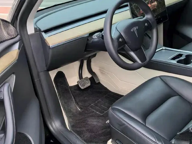 Tesla Model Y — Фото автомобиля 6