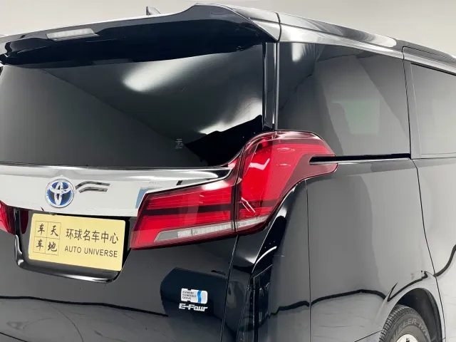 Toyota Alphard — Фото автомобиля 4