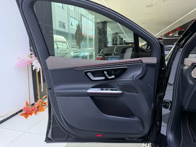 Mercedes-Benz EQE SUV — Фото автомобиля 13