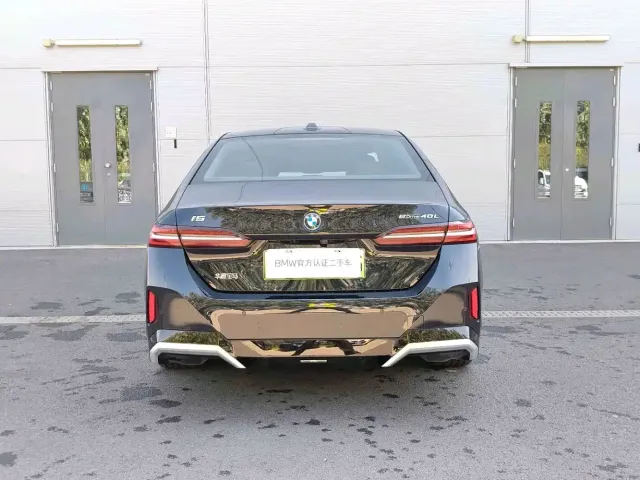 BMW i5 — Фото автомобиля 3