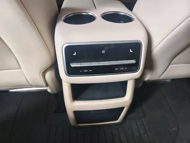 Li Auto L8 — Фото автомобиля 8