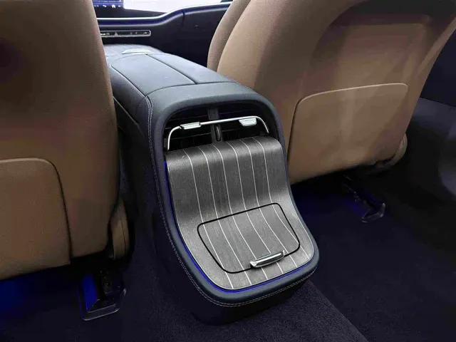 Mercedes-Benz E-Class — Фото автомобиля 21