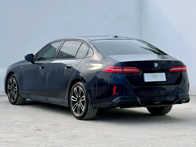 BMW 5 Series — Фото автомобиля 4