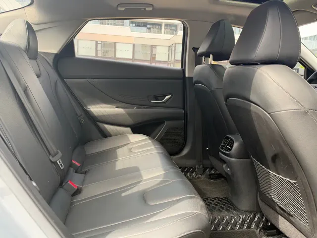 Hyundai Elantra — Фото автомобиля 13