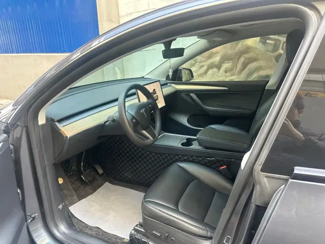 Tesla Model Y — Фото автомобиля 7