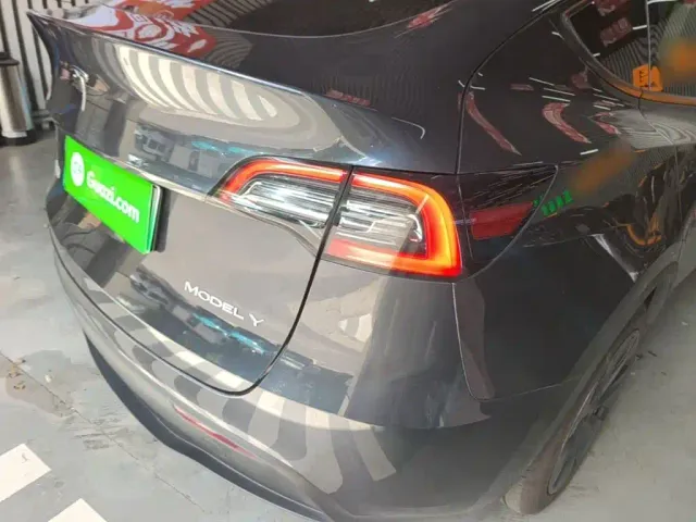 Tesla Model Y — Фото автомобиля 7