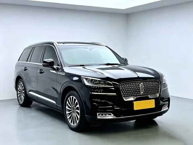 Lincoln Aviator — Фото автомобиля 3