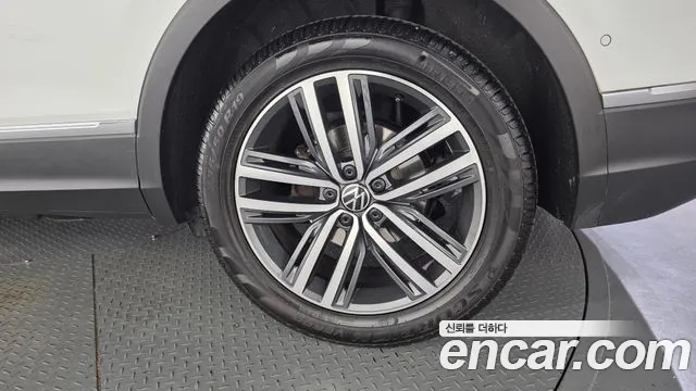 Volkswagen Tiguan Tiguan 2 поколение 2.0 TDI Prestige — Фото автомобиля 21
