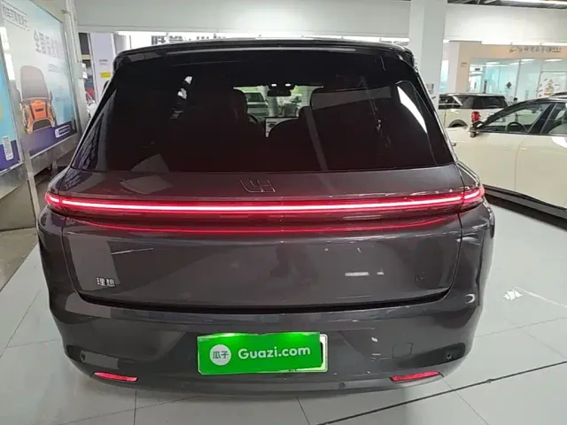 Li Auto L8 — Фото автомобиля 5