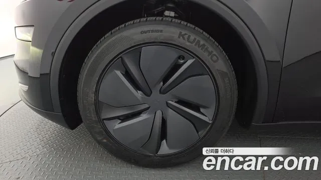 Tesla Model Y — Фото автомобиля 5