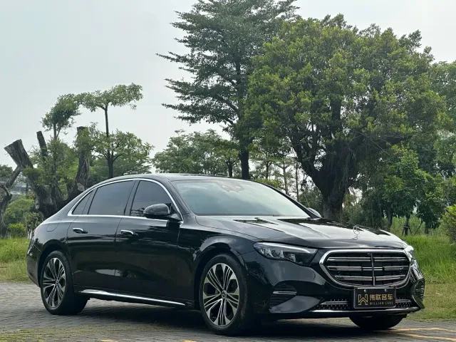 Mercedes-Benz E-Class — Фото автомобиля 3