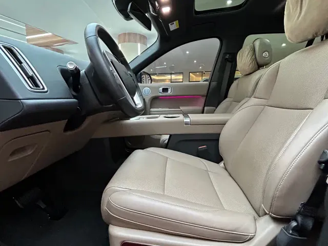 Li Auto L8 — Фото автомобиля 14