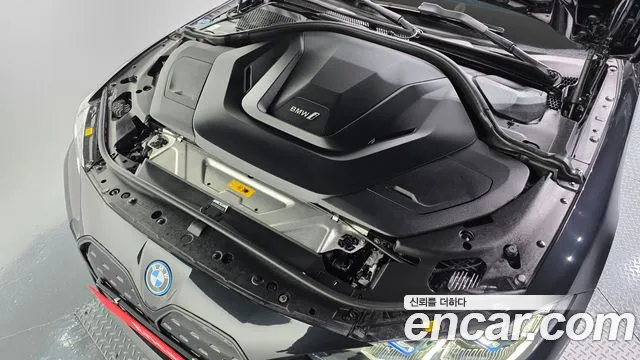 BMW i4 — Фото автомобиля 9