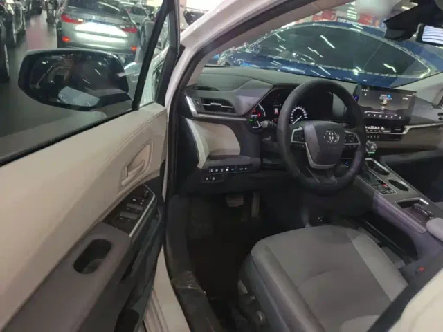 Toyota Granvia — Фото автомобиля 15