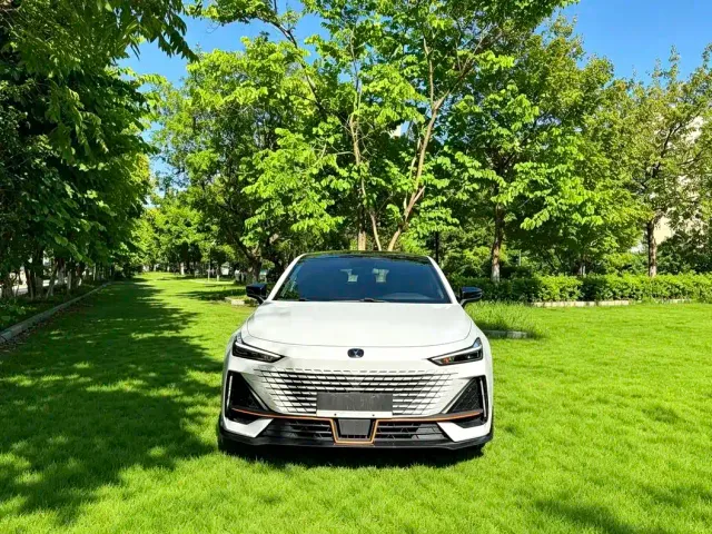 Changan UNI-V — Фото автомобиля 2