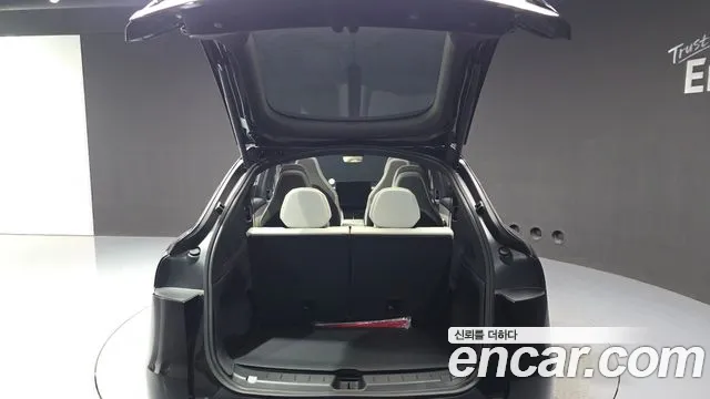 Tesla Model Y — Фото автомобиля 24