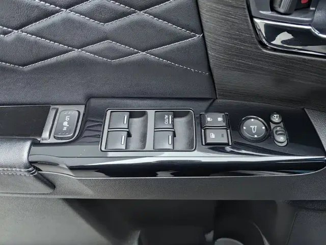 Honda Elysion — Фото автомобиля 9